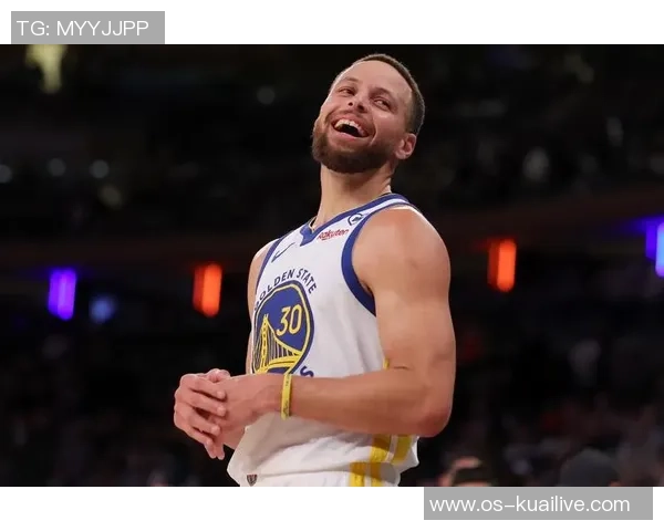 勇士队在激烈对抗中战胜湖人队展现强大实力与团队合作精神 勇士队在激烈对抗中战胜湖人队展现强大实力与团队合作精神